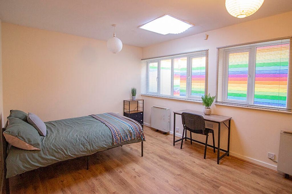 Property photo 2 of 5 Bright And Inviting Double Bedroom Featuring Large...