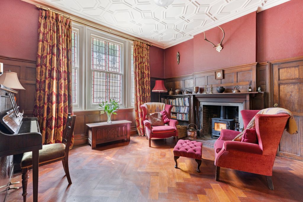 Property photo 3 of 23