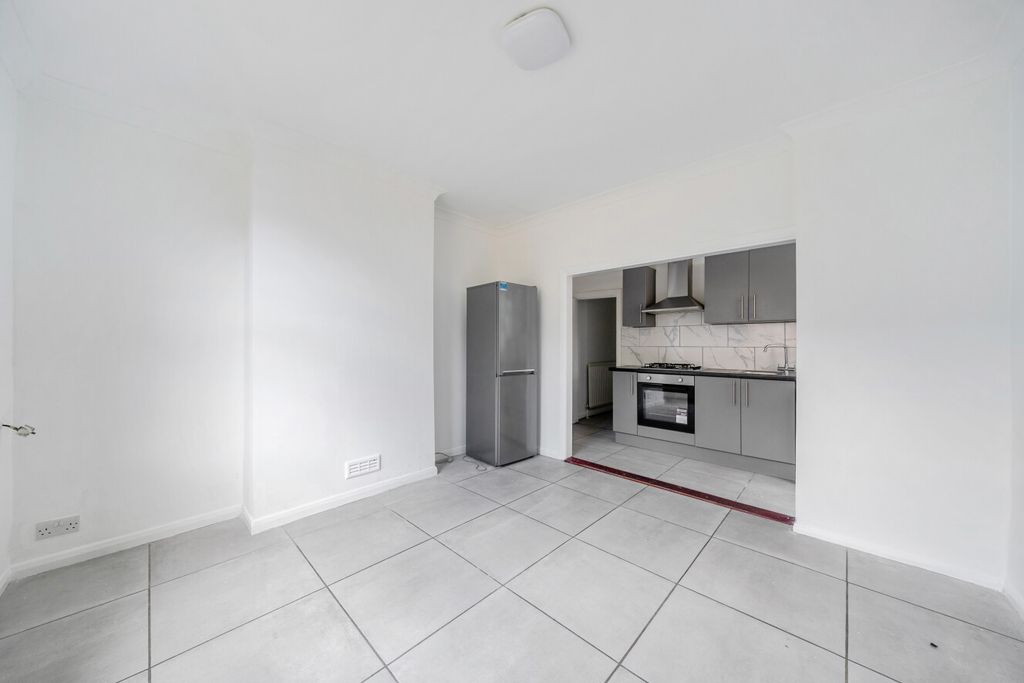 Property photo 2 of 8 1434812-2-69c3E23...