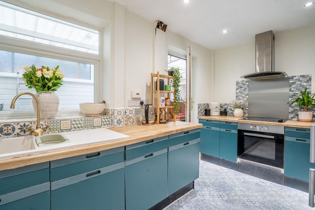 Property photo 3 of 16 Kitchen