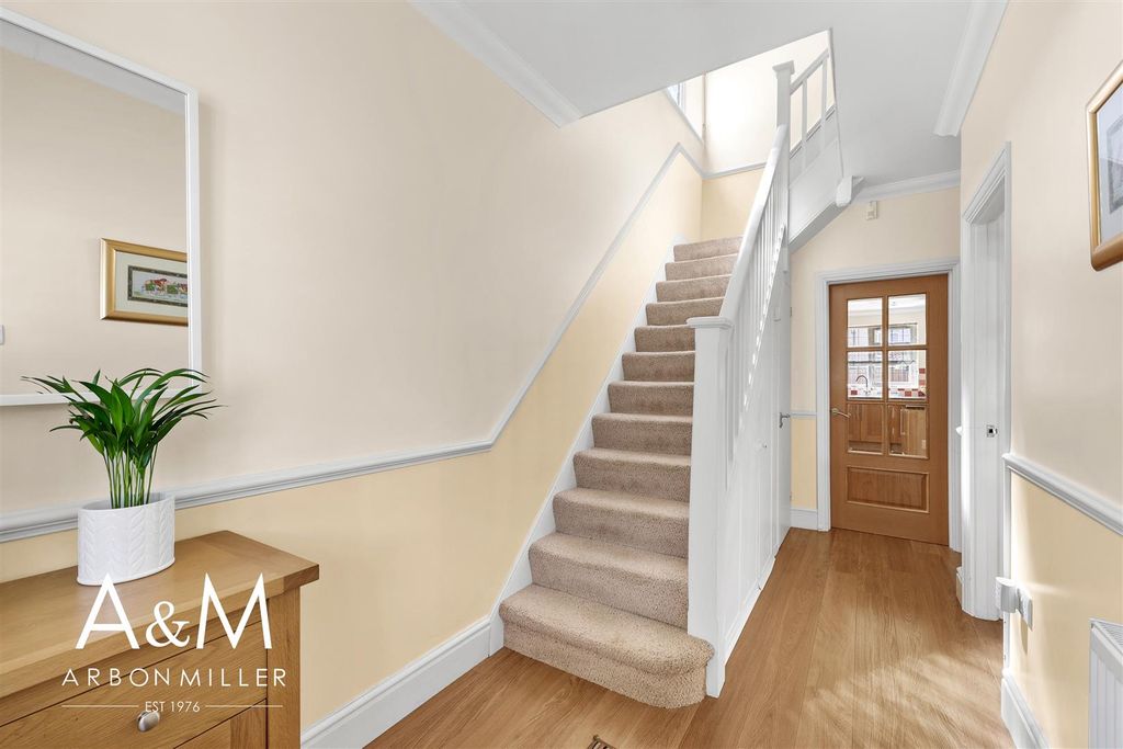 Property photo 2 of 23 Entrance Hall