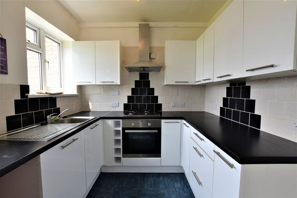 Property photo 3 of 10 Photo 8