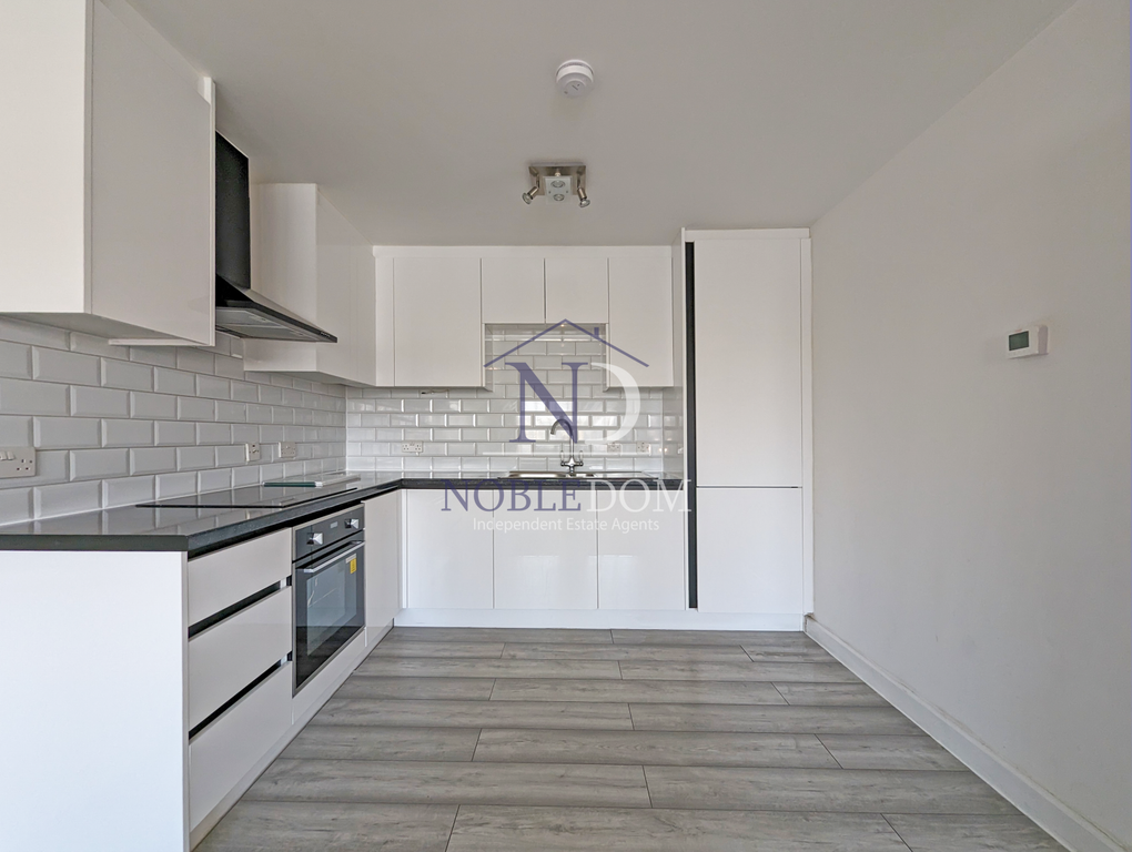 Property photo 1 of 13 2 Bedroom 2 Bathroom Flat In Hounslow