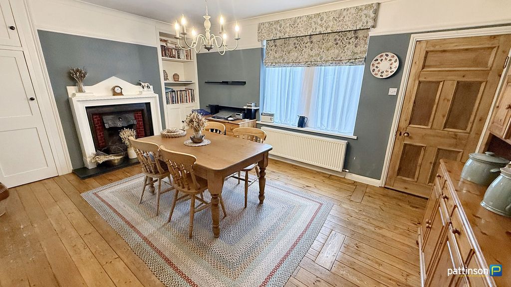 Property photo 3 of 33