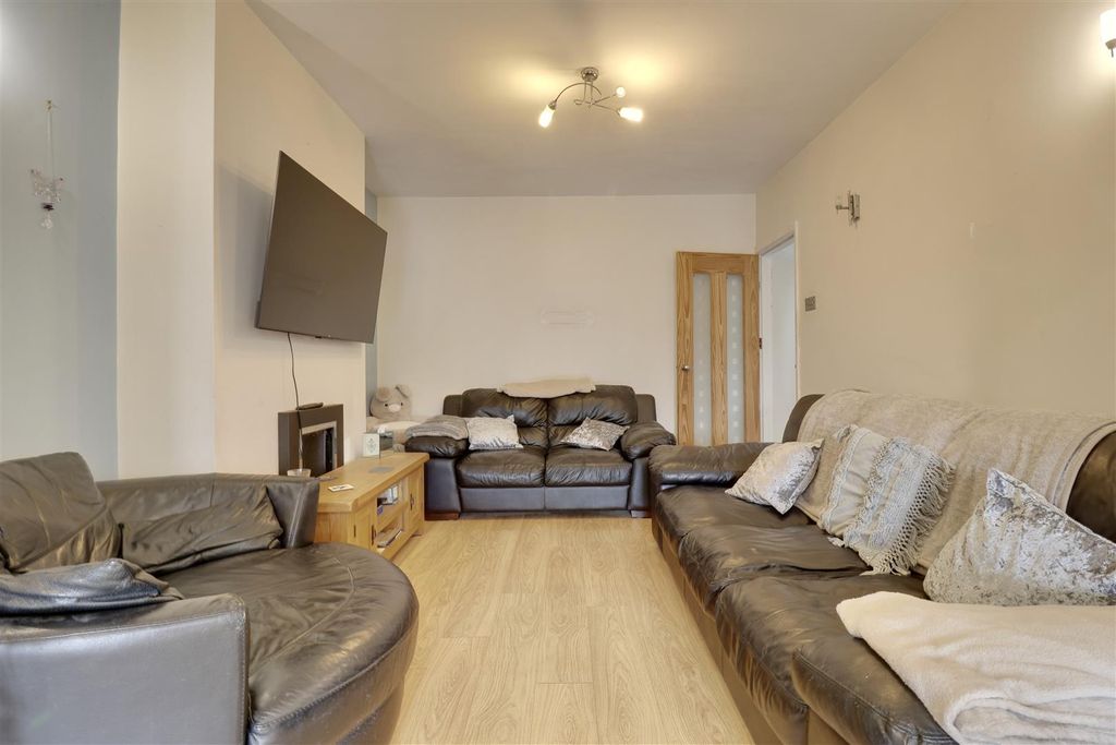 Property photo 2 of 15 6E80E942-3A15-45CE-Bc4B-EE0410A97Ab5_1_201_A.Jpeg