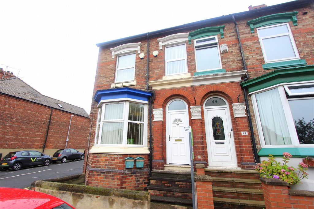 Property photo 1 of 9 Flat 1