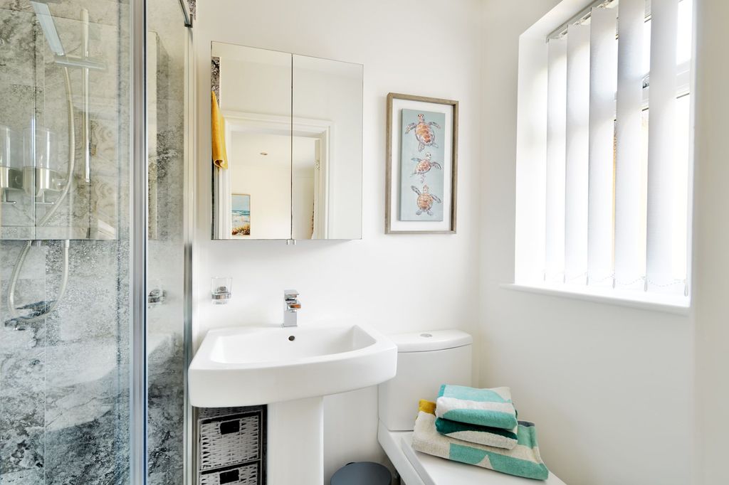 Property photo 3 of 10 Bathroom