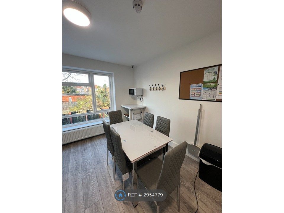 Property photo 3 of 12 Large Kitchen + Dinner