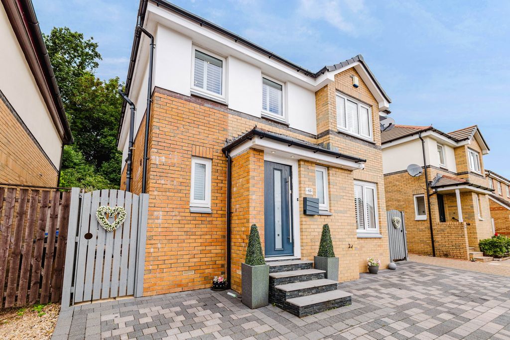 Property photo 2 of 44