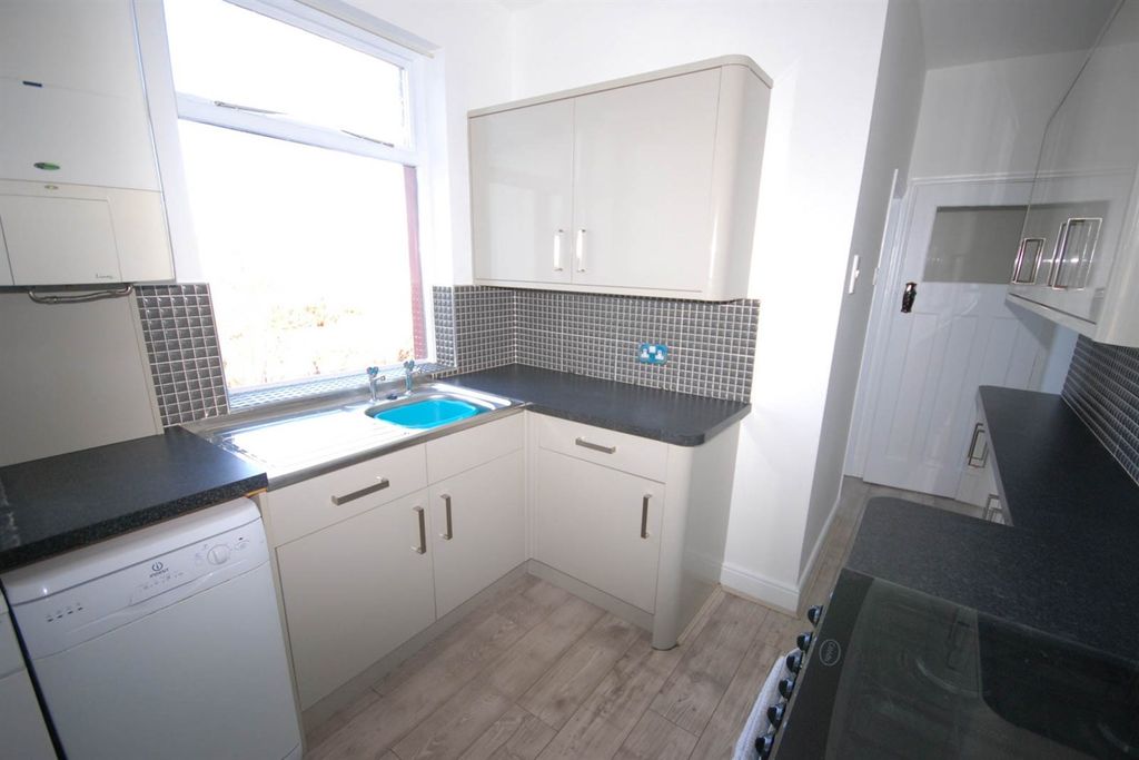 Property photo 3 of 8 Kitchen