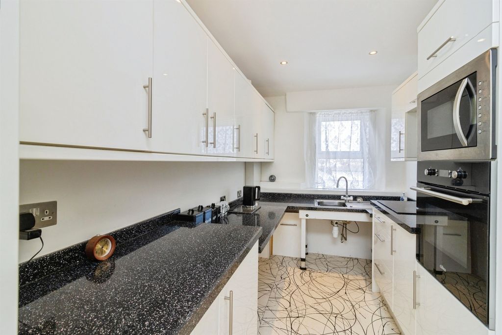 Property photo 3 of 20