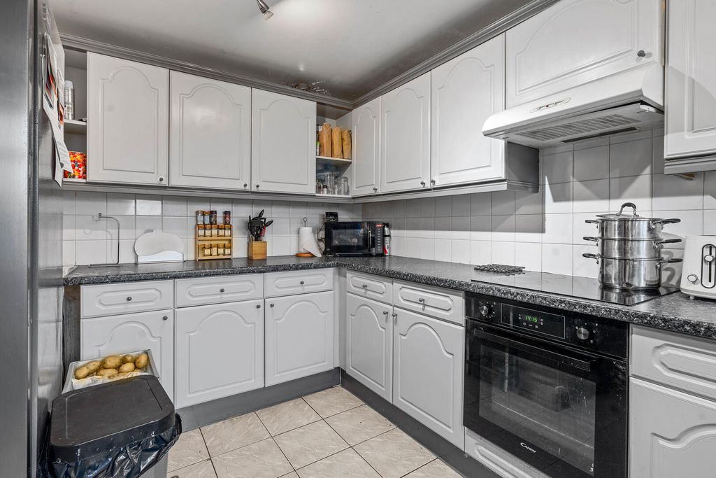 Property photo 2 of 13 Kitchen