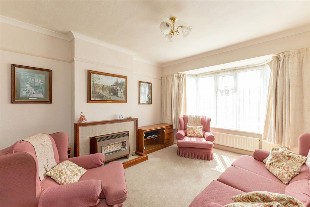 Property photo 3 of 19 Untitled-2812.Jpg