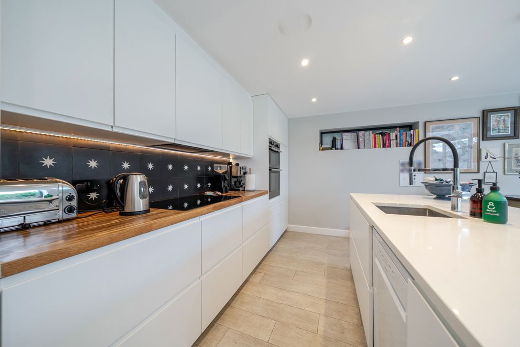 Property photo 3 of 22 1462847-7-6A0Adaf...