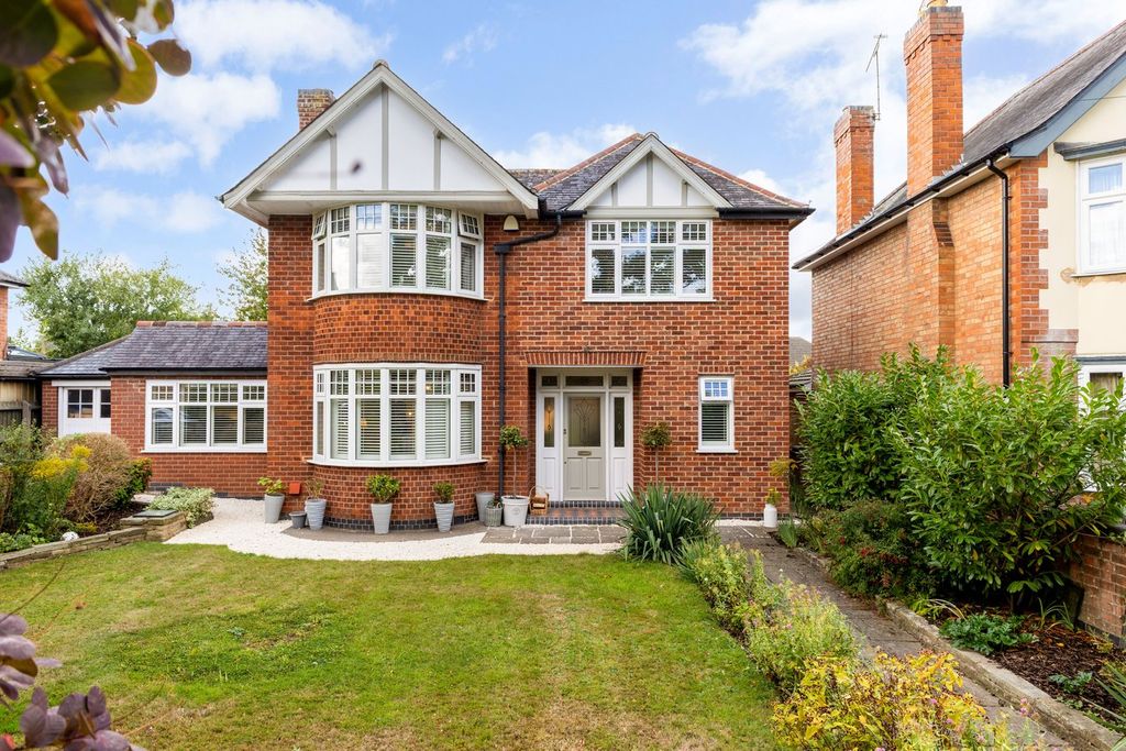 Property photo 2 of 43