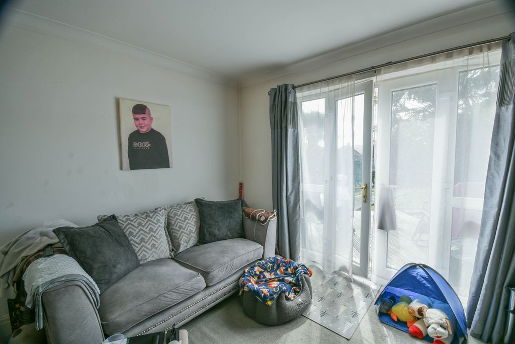 Property photo 3 of 16