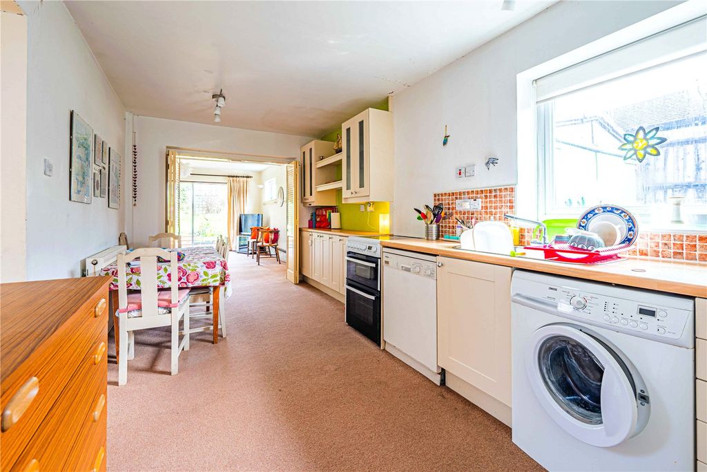 Property photo 2 of 15 Picture No. 12