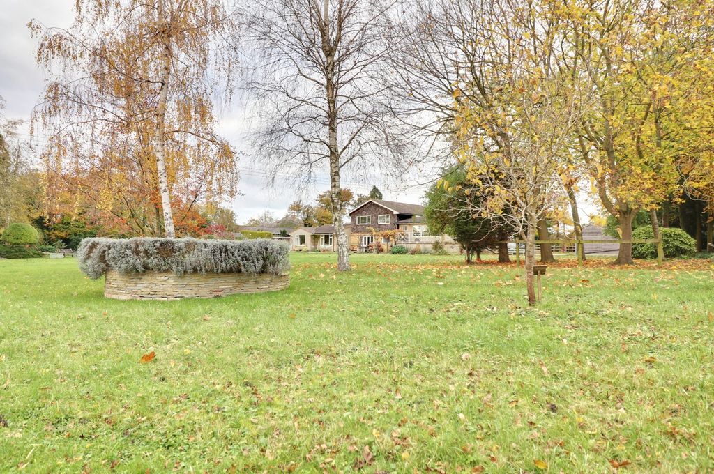 Property photo 3 of 27