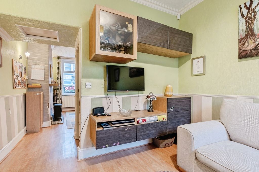 Property photo 3 of 20 Pbox-Img.Jpg