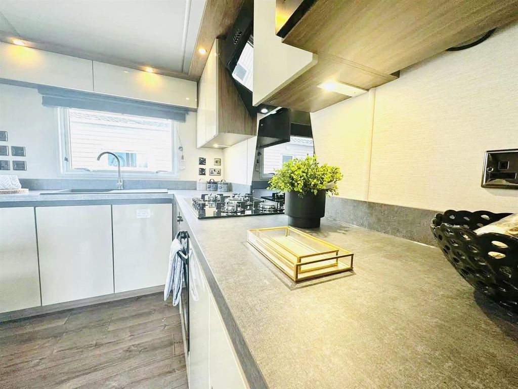 Property photo 3 of 30 Luxuriously Fitted Kitchen/Dining/Family Room