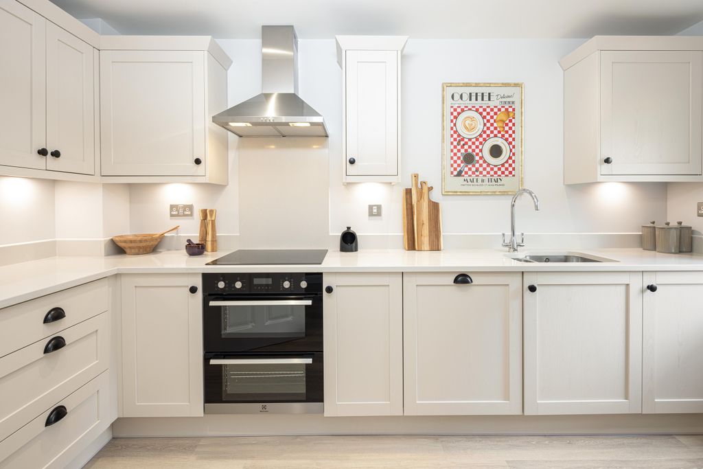 Property photo 2 of 9 Kitchen Marwood