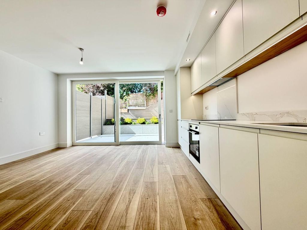 Property photo 3 of 8 Kitchen