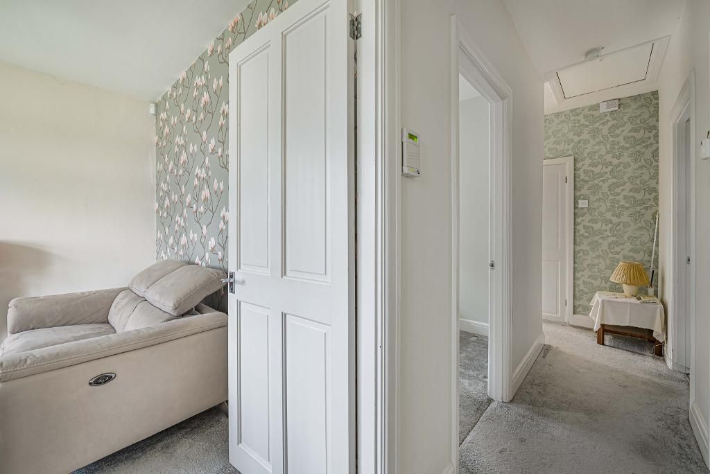 Property photo 2 of 11 Entrance Hall