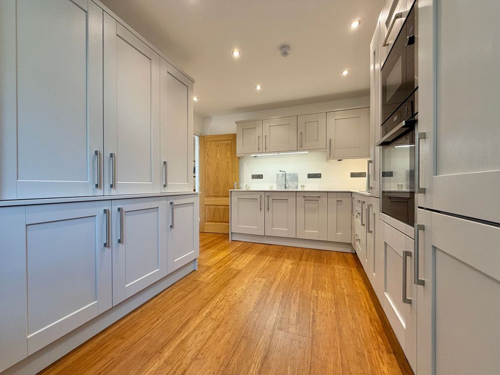 Property photo 3 of 15 Kitchen