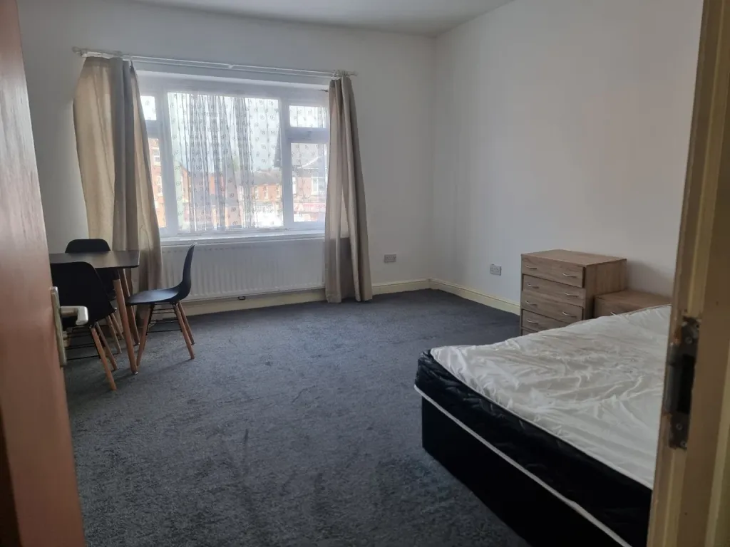 Property photo 3 of 6