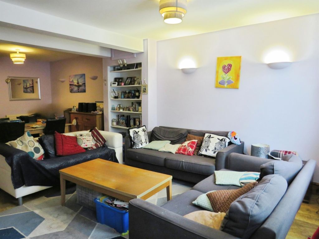 Property photo 2 of 21