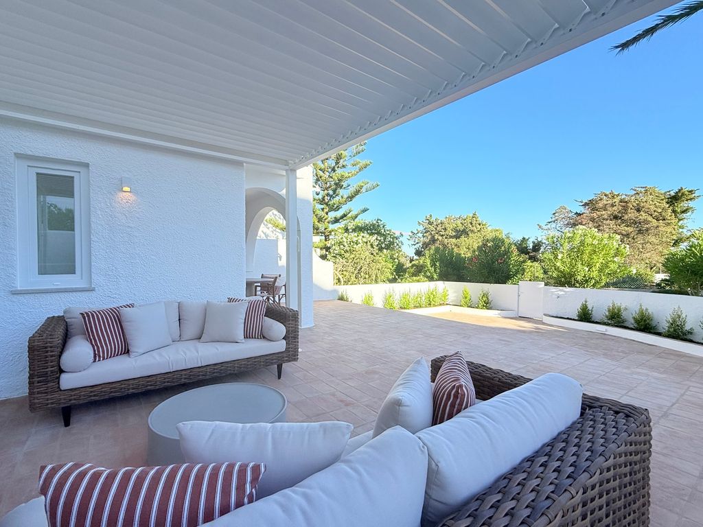 Property photo 1 of 23 Beautifully Renovated 2 Bedroom Ground Floor Apartment With Exceptional Private Terrace – Praia Da Luz