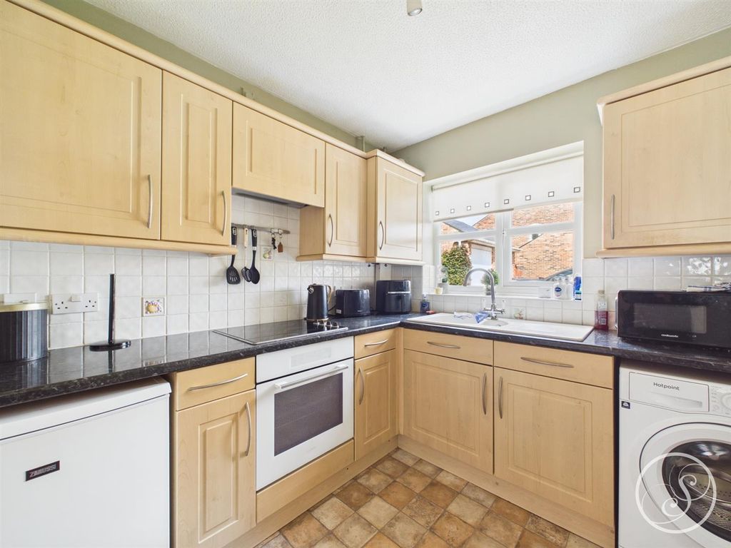 Property photo 3 of 20 Kitchen