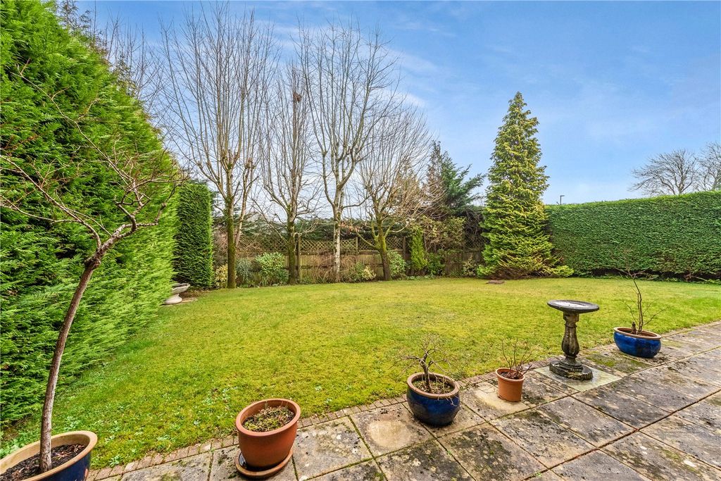 Property photo 3 of 18 Garden