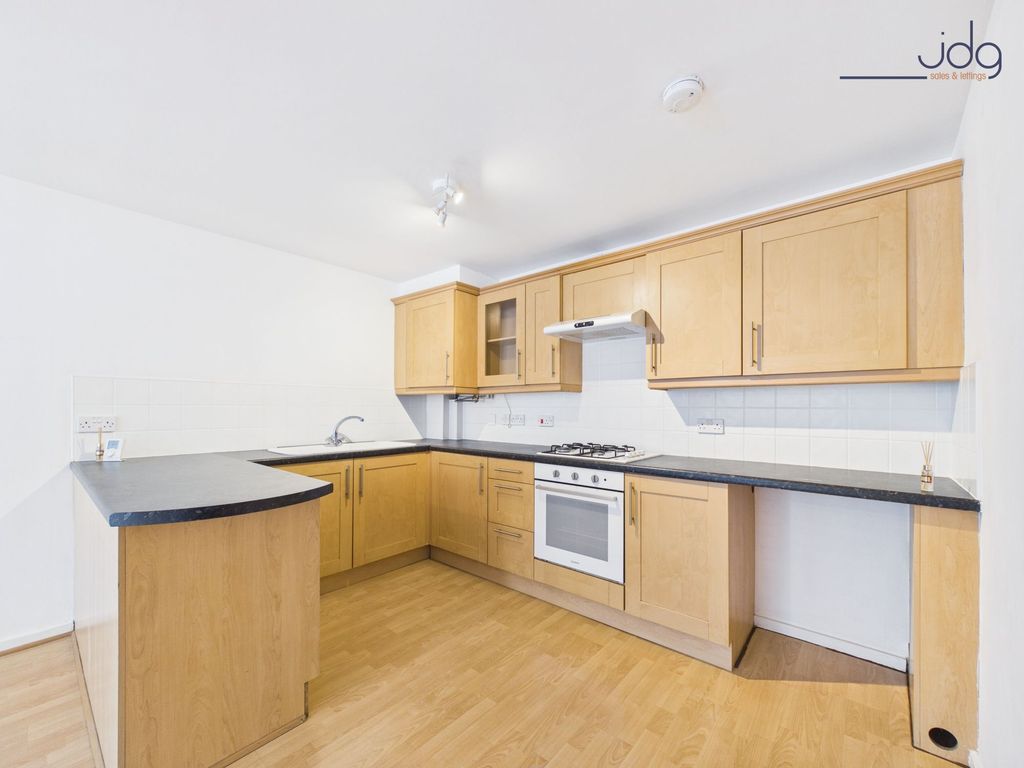 Property photo 3 of 11 Kitchen