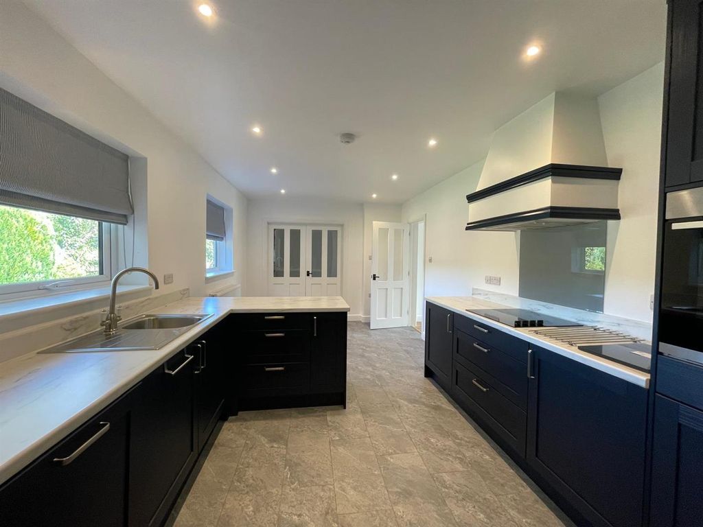 Property photo 3 of 18 Kitchen/ Breakfast Room