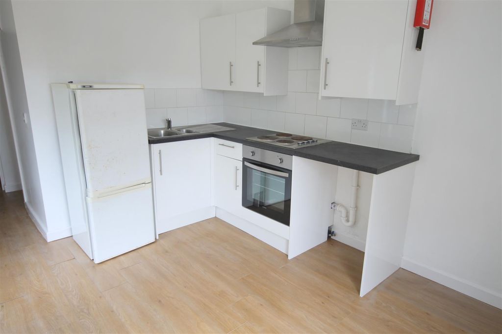 Property photo 3 of 7 Kitchen.Jpg