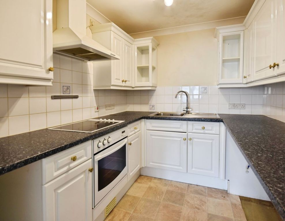 Property photo 3 of 6 Kitchen