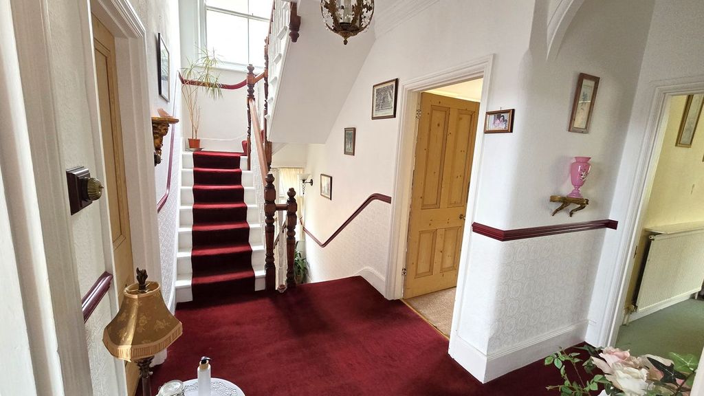 Property photo 2 of 29
