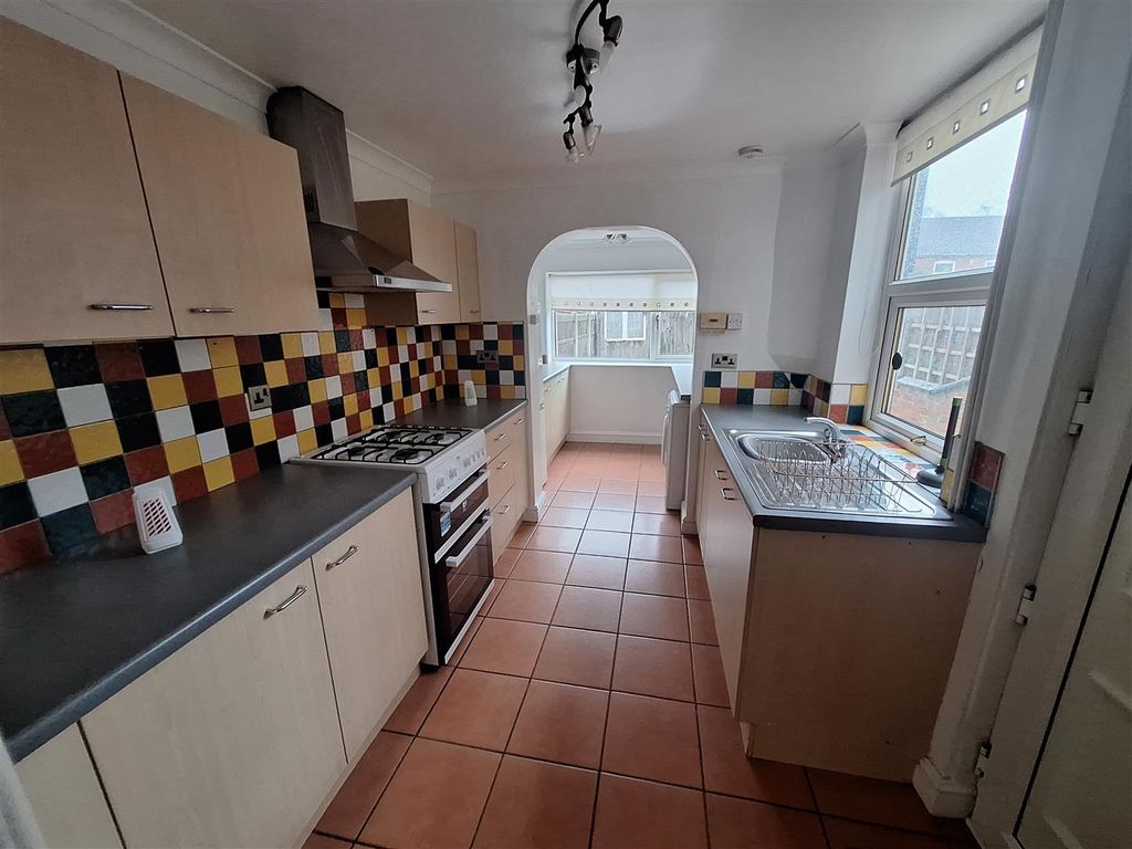 Property photo 2 of 8 Kitchen.Jpg