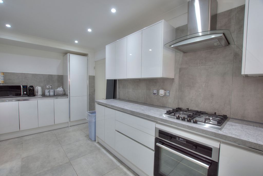 Property photo 2 of 24 2. Kitchen