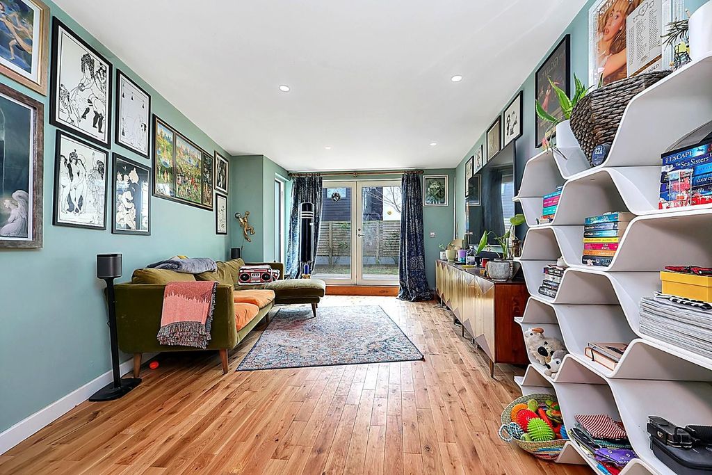 Property photo 3 of 19