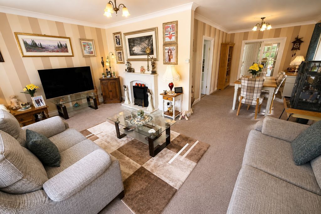 Property photo 2 of 12 Sitting Room