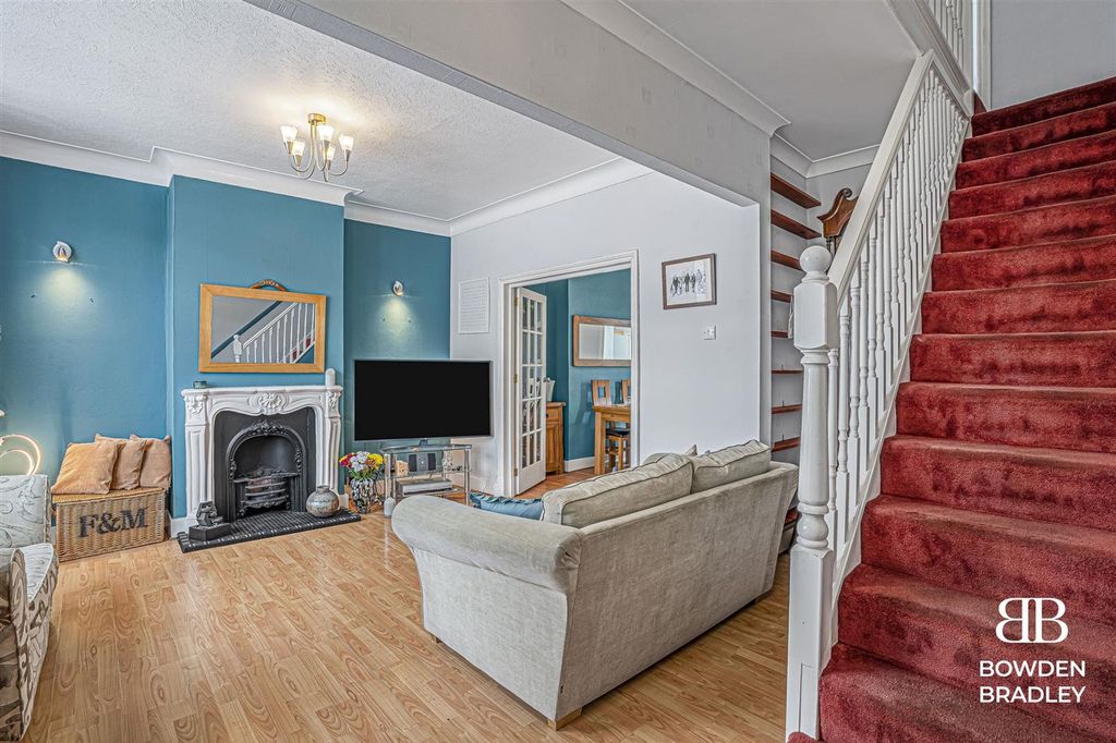 Property photo 2 of 21 Living Room