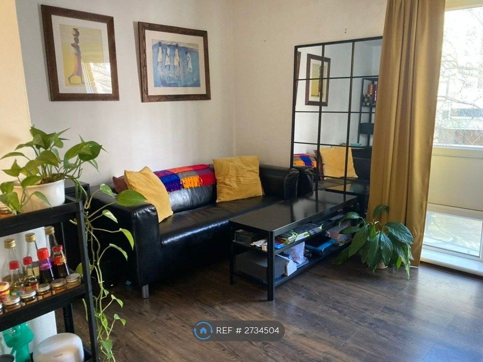 Property photo 1 of 21 Lounge With Sofa, Table, Art, Mirror, Great Space