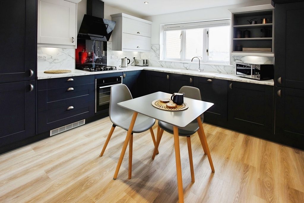 Property photo 2 of 12 Kitchen