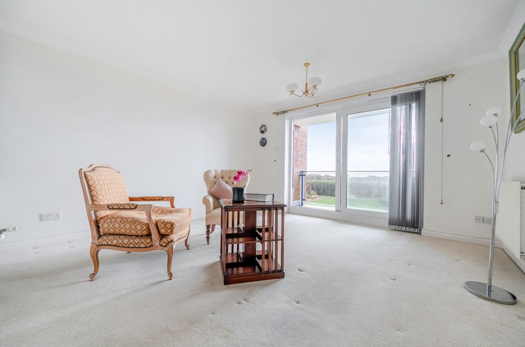 Property photo 2 of 19 1376032-24-690Df8...