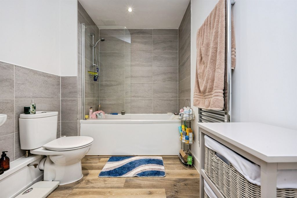 Additional image 9 of 2 bed flat for saleWarwick Avenue, Bedford MK40