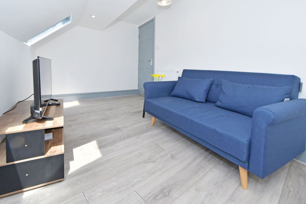 Property photo 3 of 9 Lounge