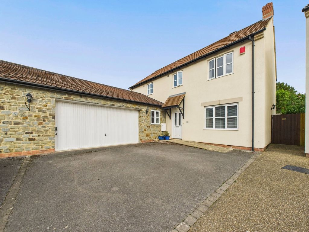 Property photo 1 of 32