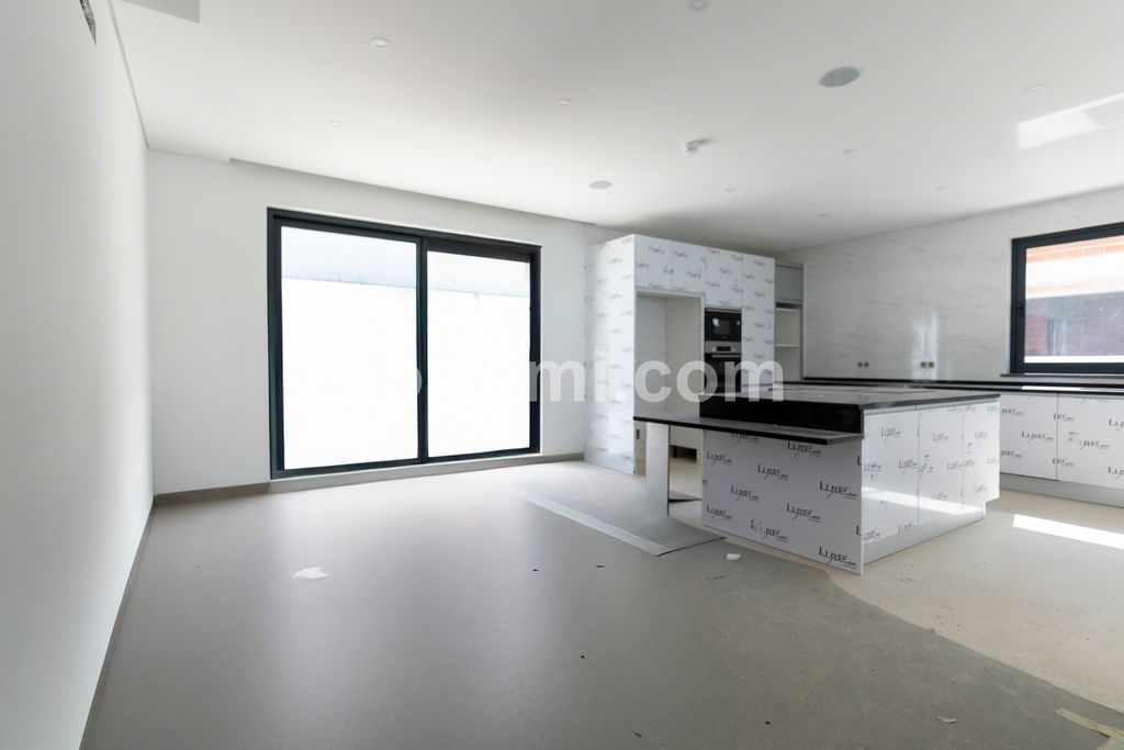 Property photo 3 of 36